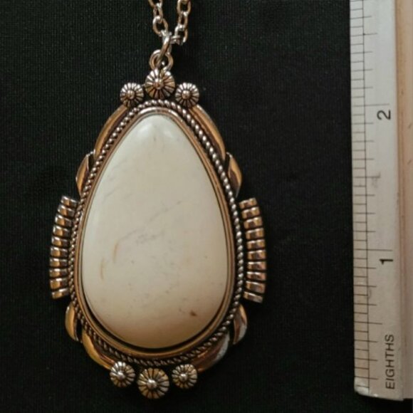 Silver tone and Stone Fashion Necklace - Picture 1 of 1